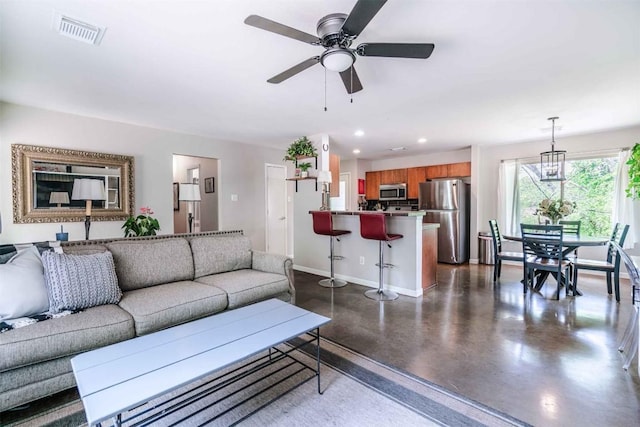 living room featuring ceiling fan, recessed lighting, baseboards, finished concrete floors, and visible vents