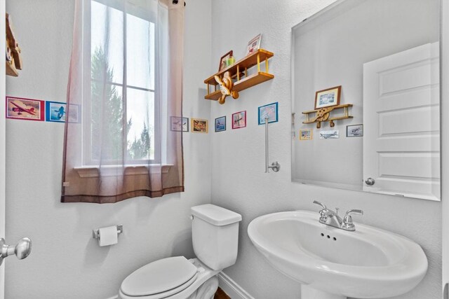 120 Freeman Loop, Liberty Hill, TX 78642 - bathroom featuring healthy amount of natural light