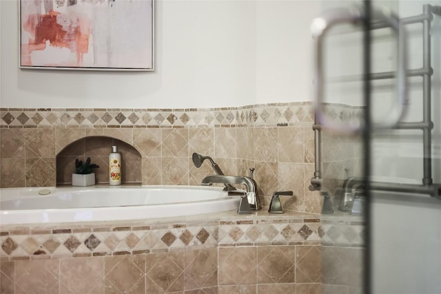 40 N Interstate 35 Unit 10B1, Austin, TX 78701 - bathroom with a garden tub