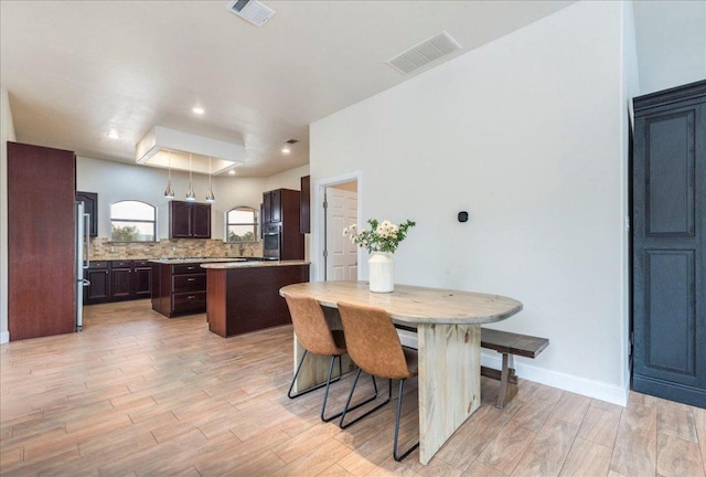 dining space featuring visible vents, recessed lighting, light wood-style floors, and baseboards