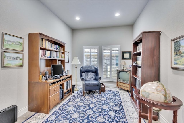 living area featuring recessed lighting and baseboards