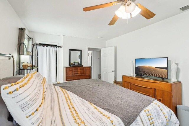 421 James St, Boerne, TX 78006 - bedroom featuring a ceiling fan