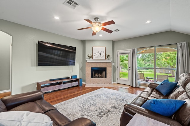 living area featuring visible vents, a ceiling fan, baseboards, and wood finished floors