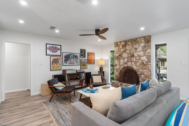 living area with a healthy amount of sunlight, ceiling fan, light wood-type flooring, and visible vents