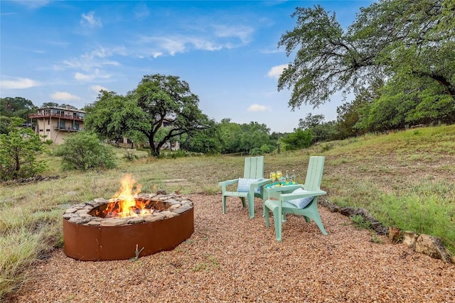 view of yard featuring an outdoor fire pit