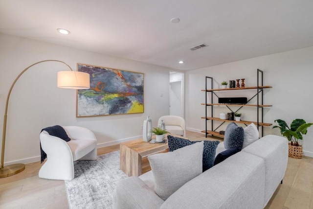 living room with visible vents, recessed lighting, and baseboards