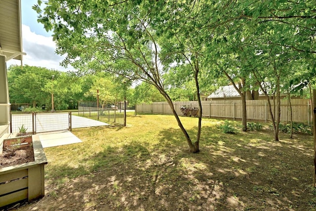 1200 Woodlawn St, Lockhart, TX 78644 - view of yard with a patio area