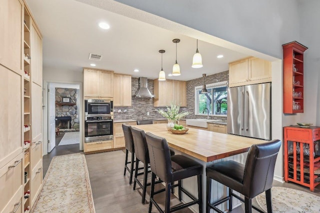 dining area with visible vents and recessed lighting