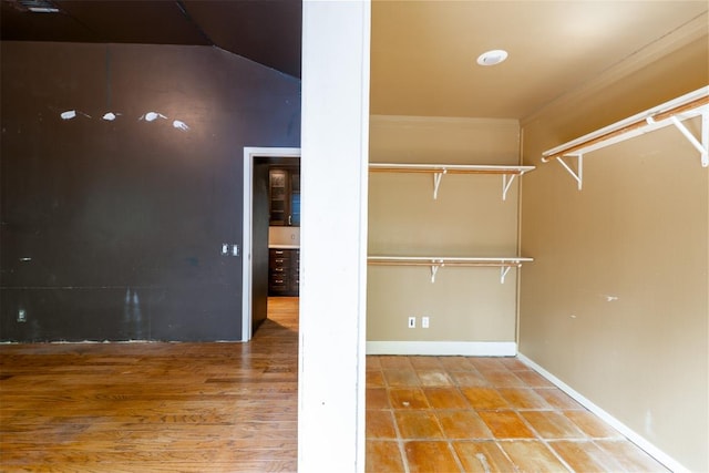 2907 Pinecrest Dr, Austin, TX 78757 - view of walk in closet
