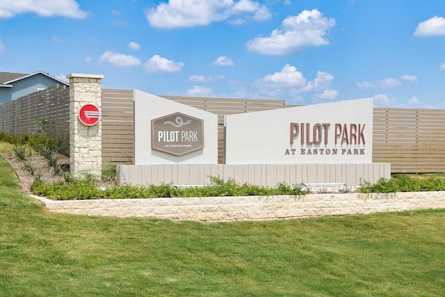 community sign featuring a yard