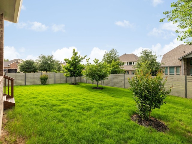 view of yard featuring a fenced backyard