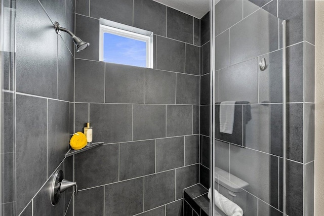 full bath with tiled shower