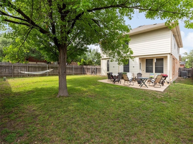 view of yard featuring a fenced backyard and a patio area
