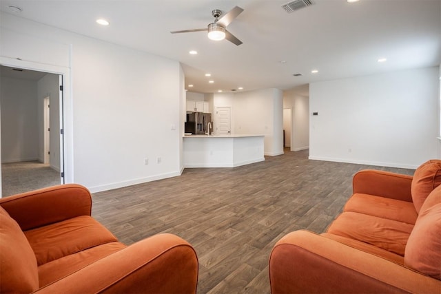living area featuring ceiling fan, recessed lighting, baseboards, wood finished floors, and visible vents