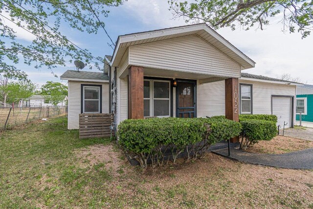 1052 Dunlap Dr, New Braunfels, TX 78130 - view of front of home with a garage and fence