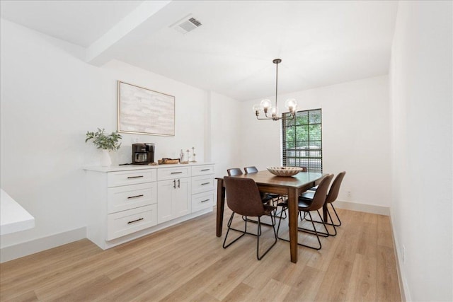 dining space featuring light wood-style floors, baseboards, a notable chandelier, and visible vents