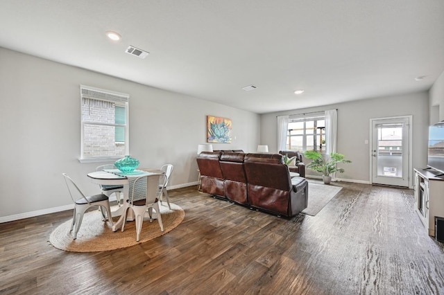 living room featuring recessed lighting, baseboards, dark wood-style floors, and visible vents