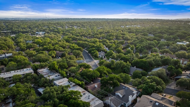 birds eye view of property featuring a forest view