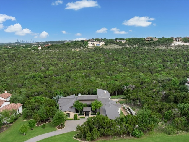 bird's eye view featuring a wooded view