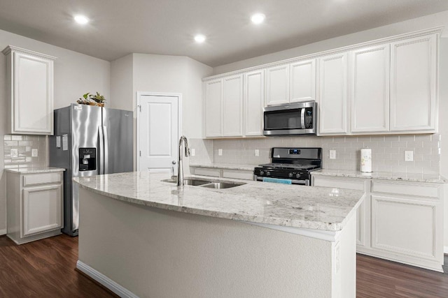 13601 Primrose Petal Dr, Manor, TX 78653 - kitchen featuring appliances with stainless steel finishes, a sink, dark wood-style flooring, tasteful backsplash, and recessed lighting
