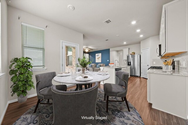dining area featuring baseboards, recessed lighting, wood finished floors, and visible vents