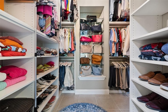 walk in closet featuring tile patterned floors