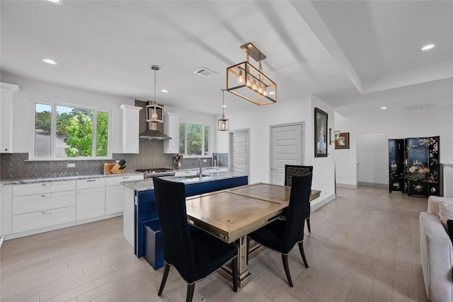dining room with recessed lighting, light wood-type flooring, and visible vents