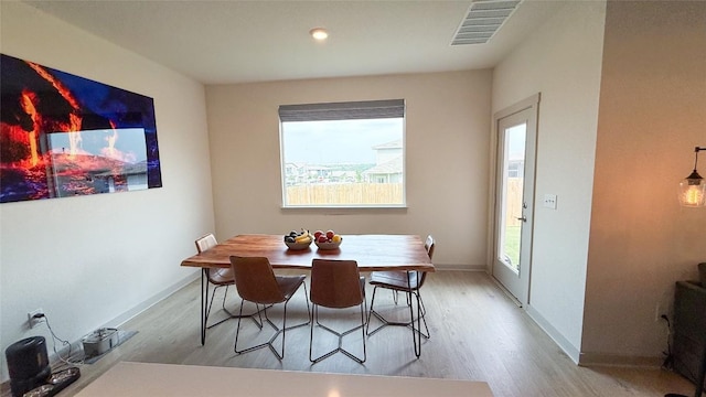 dining room featuring visible vents, recessed lighting, baseboards, and wood finished floors
