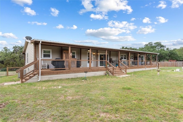 view of front of home featuring fence and a front yard