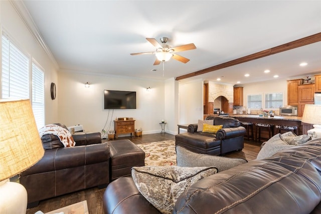 living room with a ceiling fan, crown molding, wood finished floors, baseboards, and recessed lighting