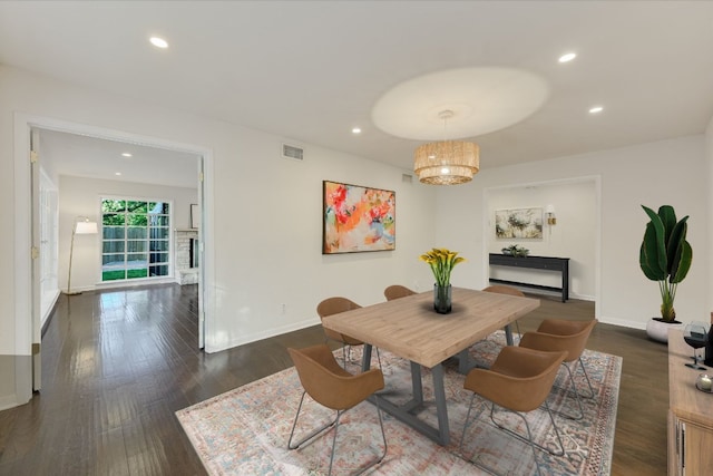 3514 Lakeland Dr, Austin, TX 78731 - dining space featuring wood finished floors, visible vents, recessed lighting, an inviting chandelier, and baseboards