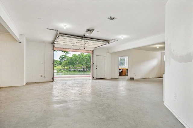 640 Woodlake Dr, Mcqueeney, TX 78123 - garage featuring visible vents