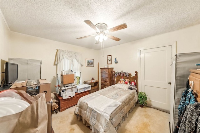 bedroom featuring carpet flooring, a ceiling fan, and a textured ceiling