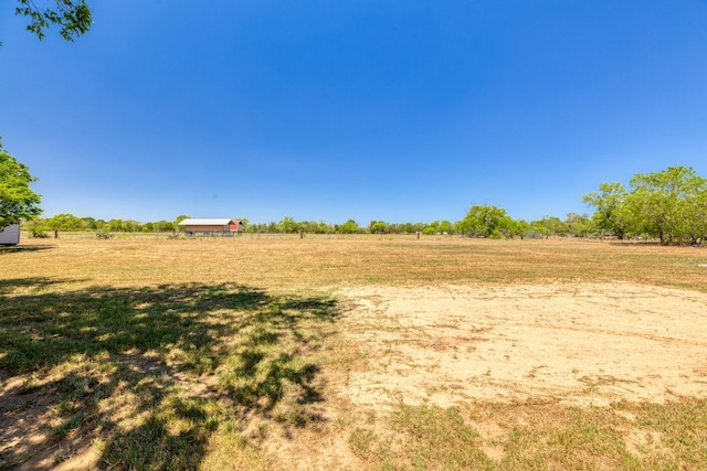 view of yard featuring a rural view