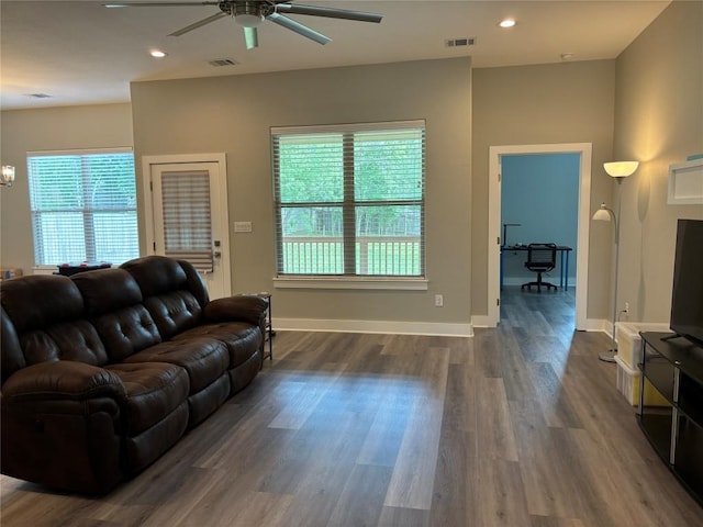 170 Nuuanu Rd, Bastrop, TX 78602 - living room featuring ceiling fan, dark wood-type flooring, baseboards, and recessed lighting