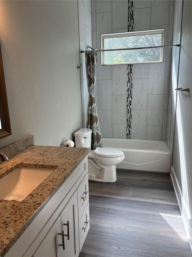 170 Nuuanu Rd, Bastrop, TX 78602 - bathroom with vanity, shower / bath combo with shower curtain, toilet, and wood finished floors
