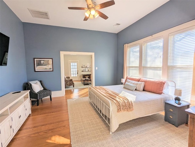 515 E 8th St, Georgetown, TX 78626 - bedroom with visible vents, a ceiling fan, and light wood-type flooring