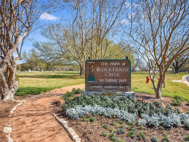 view of home's community featuring a lawn
