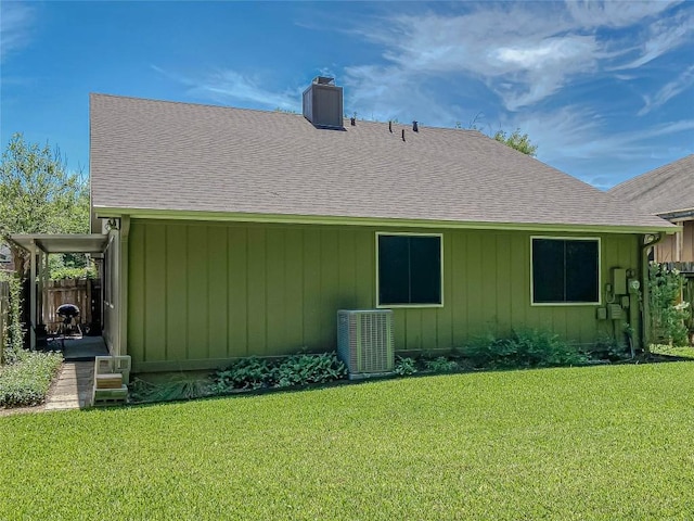 618 Smoke Signal Pass, Pflugerville, TX 78660 - rear view of house with a chimney and roof with shingles