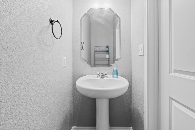 509 Peony Ct, Jarrell, TX 76537 - bathroom featuring a textured wall