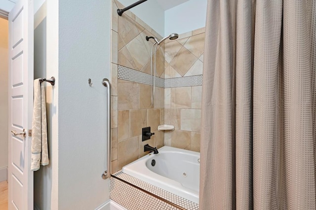 1185 Coleto St, Austin, TX 78702 - full bath featuring tiled shower / bath combo