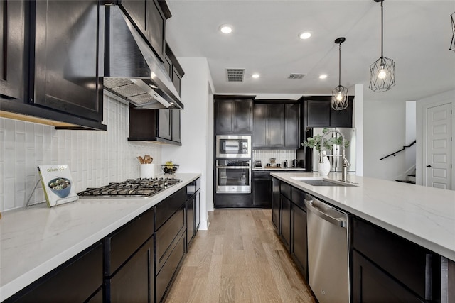 kitchen featuring visible vents, a sink, tasteful backsplash, and stainless steel appliances