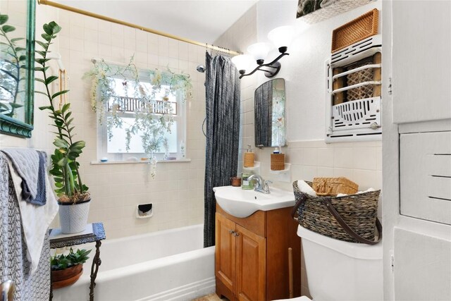 607 Gilmore St, Taylor, TX 76574 - full bath with toilet, tile walls, shower / bath combo, and vanity