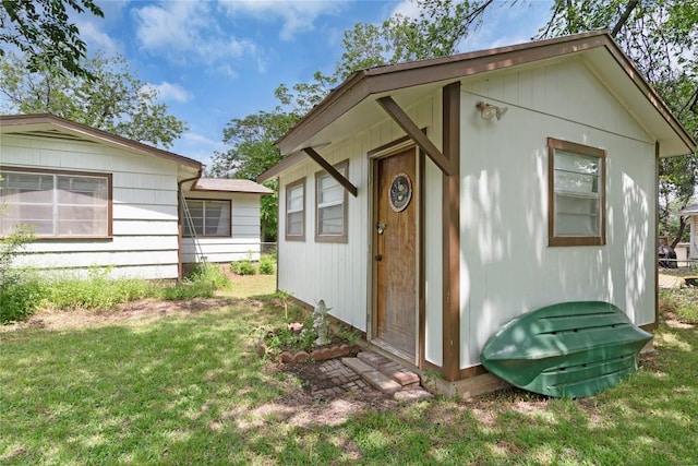 607 Gilmore St, Taylor, TX 76574 - view of outbuilding featuring an outbuilding