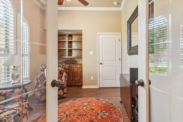 entryway featuring crown molding, ceiling fan, plenty of natural light, and baseboards