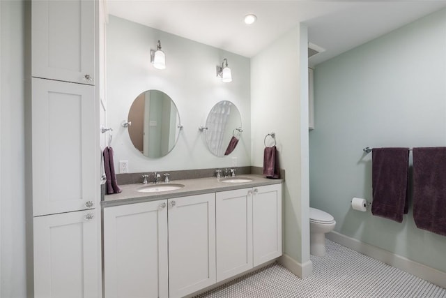 4801 Balcones Dr, Austin, TX 78731 - full bathroom featuring toilet, double vanity, and baseboards