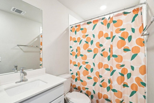 1208 Tipton St, Georgetown, TX 78633 - full bath with vanity, toilet, and curtained shower