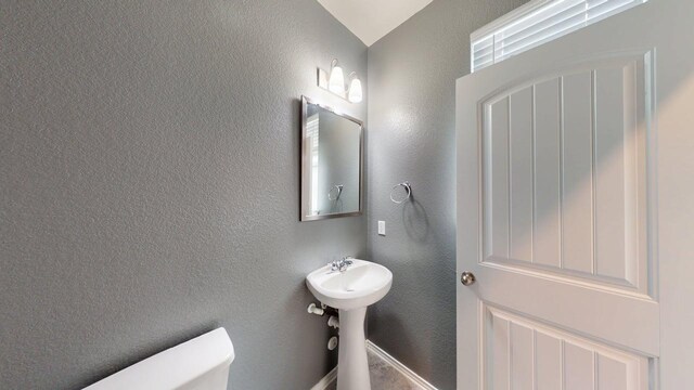 387 Gustaf Trl, Kyle, TX 78640 - half bathroom featuring a textured wall