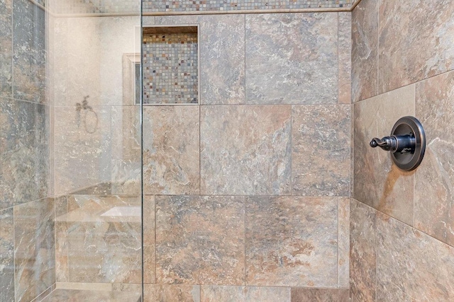 room details featuring tiled shower