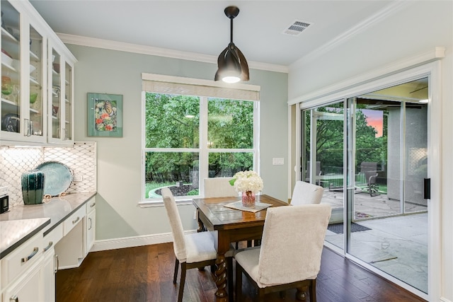 712 Independence Creek Ln, Georgetown, TX 78633 - dining space featuring crown molding, dark wood-style flooring, baseboards, and visible vents